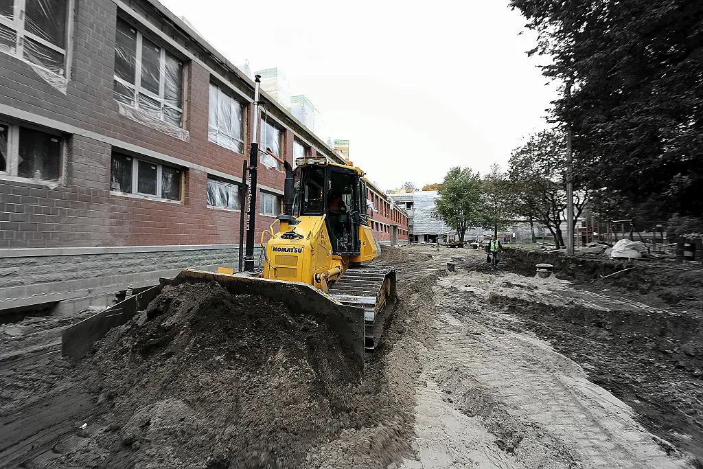 Kalevi Spordihalli aluste ja parkla ehitus - Mantrum Veod OÜ